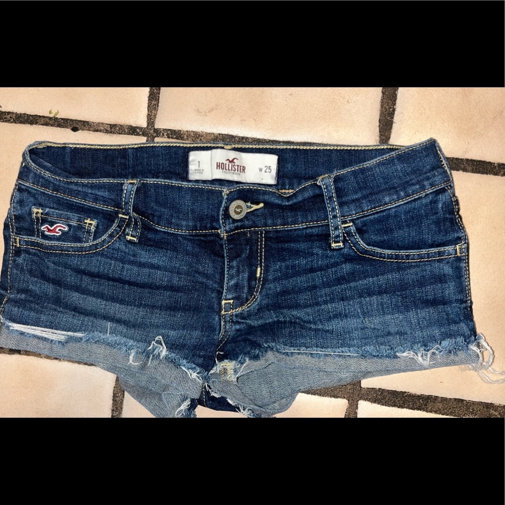 Hollister Dark Wash Low Rise Raw Hem Denim Shorts Junior Size 1/25